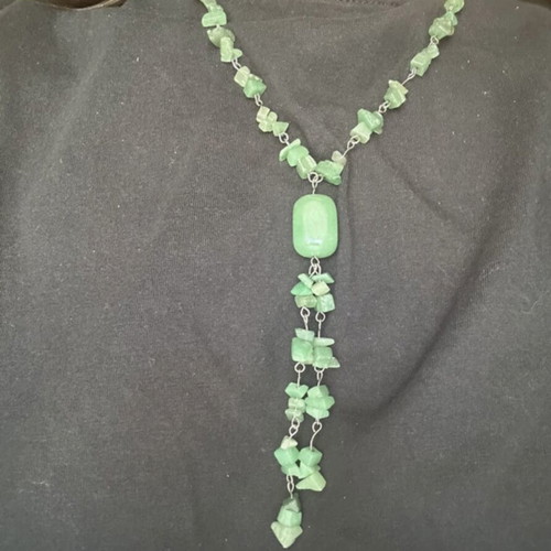 Necklace with green beads and oval stone like new