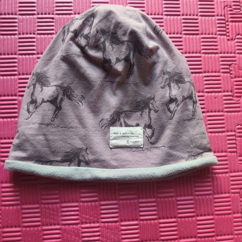 Children's purple hat with horses Maximo like new