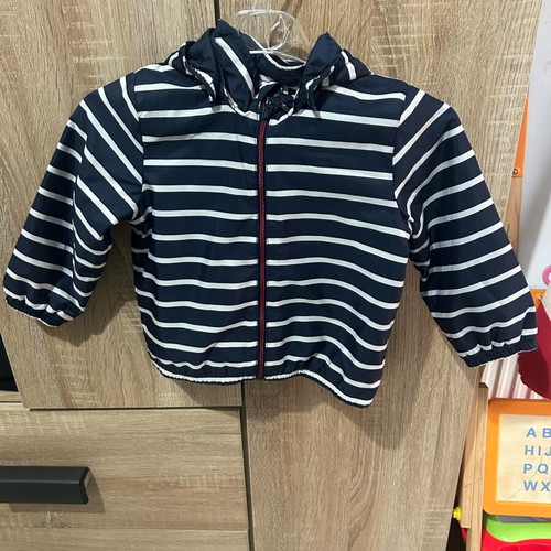 Thin windbreaker 12-18 months like new
