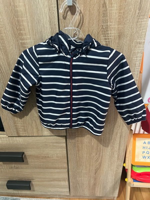 Thin windbreaker 12-18 months like new