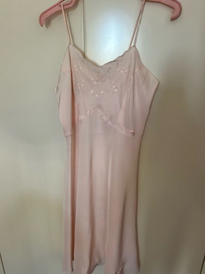 Nightgown baby pink like new with embroidery