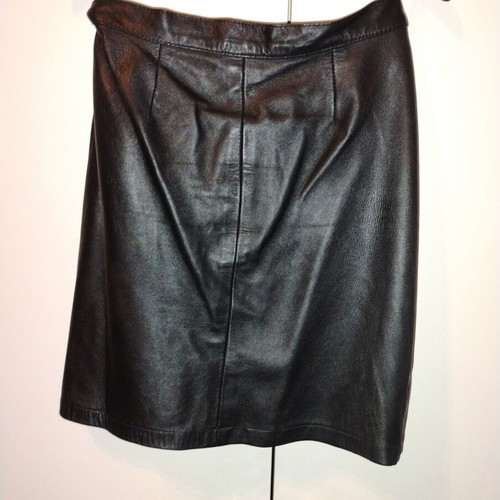 Leather skirt mini size 36 like new, black lambskin