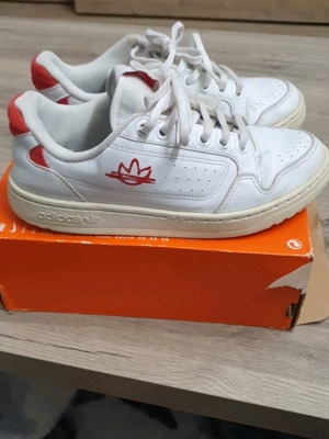 Adidas athletic shoes size 36.5 like new, white and red