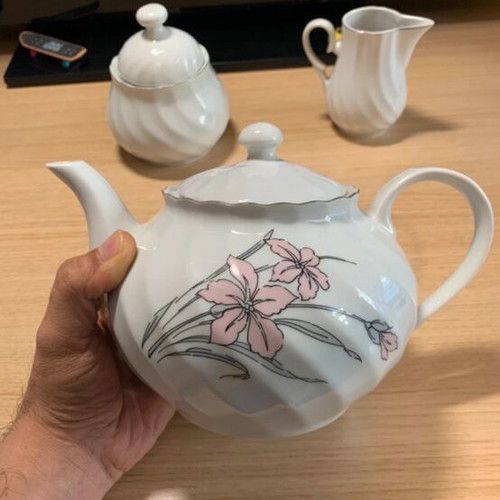 Tea pot set used with floral design