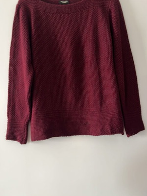 No M blouse like new, very soft, burgundy