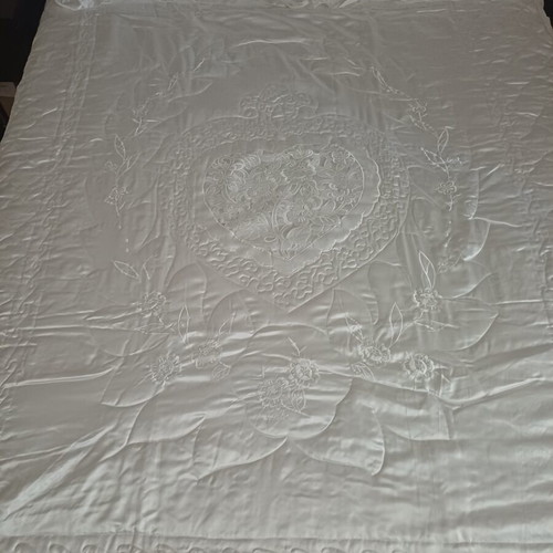 Bridal quilt double with two pillowcases new