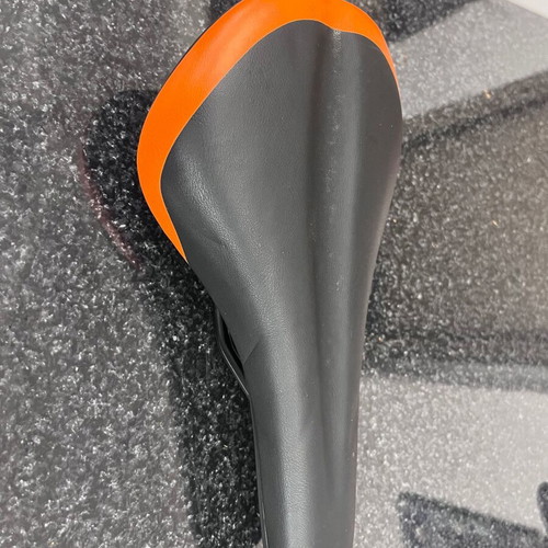 Bicycle saddle like new