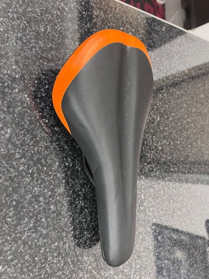 Bicycle saddle like new