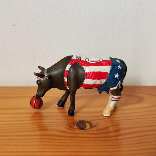 Cow Parade Small Figurine Bess Bovine Basketball US Flag 2000