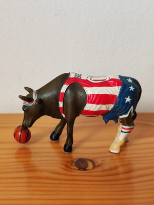 Cow Parade Small Figurine Bess Bovine Basketball US Flag 2000