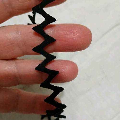 Zigzag choker new black with silver metal clasp Zara