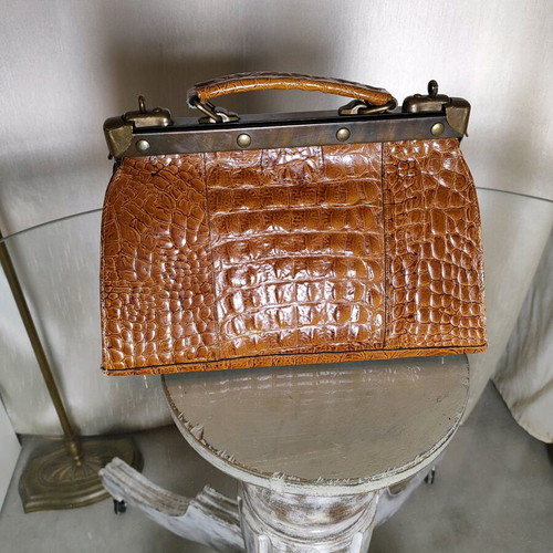 Leather vintage handbag brown like new with small defect