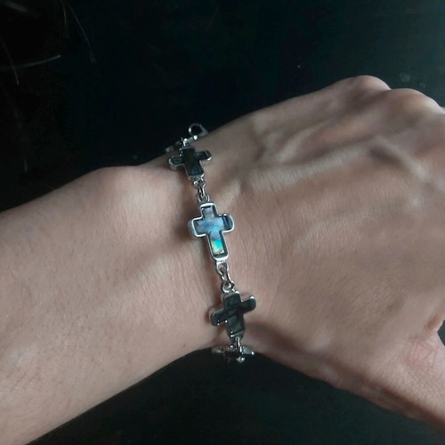 Bracelet crosses new