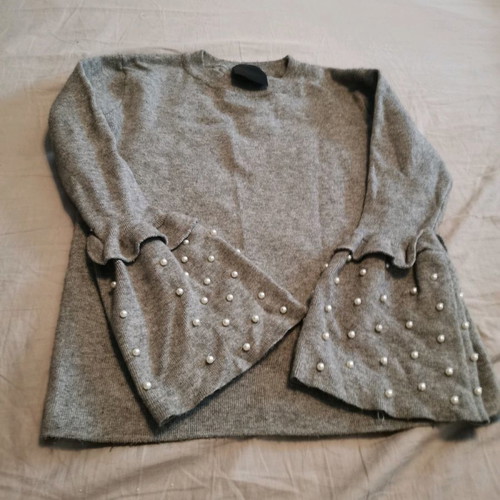 Wool sweater with pearls used, size small