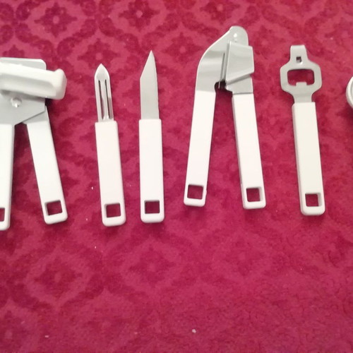 Kitchen organizer new with 31 pieces from America