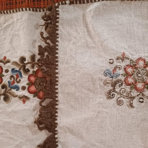 Traditional embroidered table runner like new with floral motifs