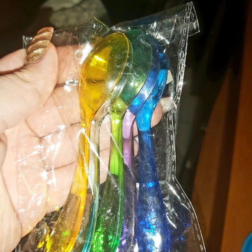 Plastic bowl set with spoons like new