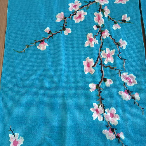 Decorative handmade rugs used, wall mats with slight size and color variation