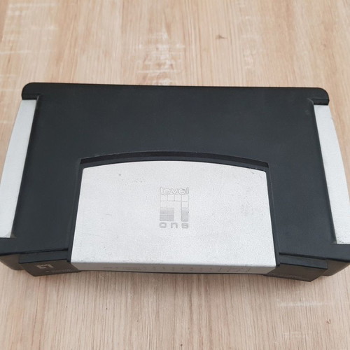 Level One FSW-2108TX used 8-port 10/100Mbps network switch