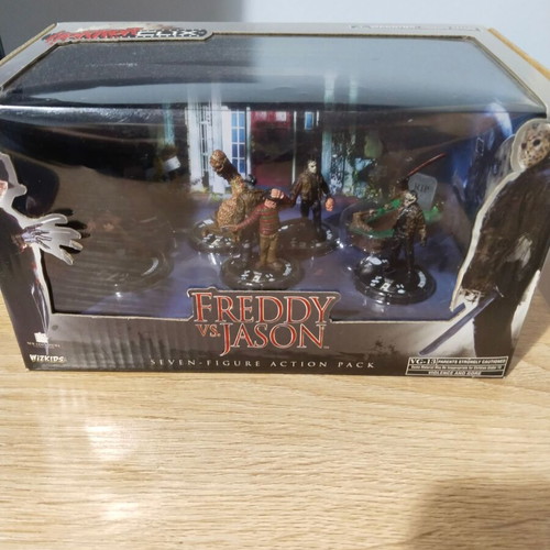 Horrorclix Freddy vs Jason board game collectible like new