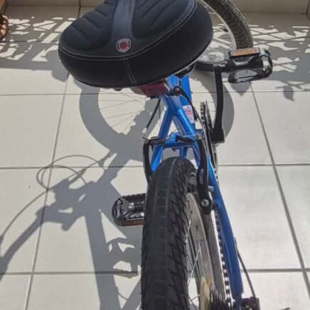 Orient 20" mountain bike like new, 6-speed Shimano, V-brakes