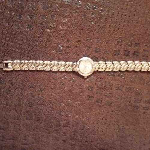 Women's elegant silver watch like new with bracelet and white stones