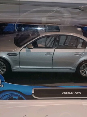 BMW M5 E60 1/18 ανοιγόμενο, καινούργιο με λεπτομέρειες Maisto