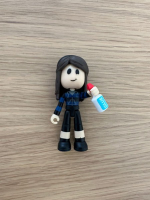 Roblox DevSeries 1 Mini Figure Hide and Seek Extreme "EMMA" like new