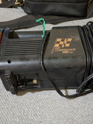 Φορητό κομπρεσέρ αυτοκινήτου 12V 200 PSI μεταχειρισμένο με φακό έκτακτης ανάγκης