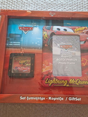 Παιδικό σετ δώρου Disney Cars με επιτραπέζιο ρολόι-ξυπνητήρι και κορνίζα