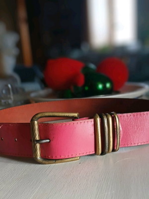 Vintage leather belt used 85 cm dark pink with flaw