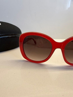 Max&Co women's sunglasses like new, red with comfortable lenses