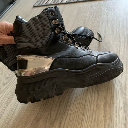 Boots Arvylaki Famous Shoes black, like new
