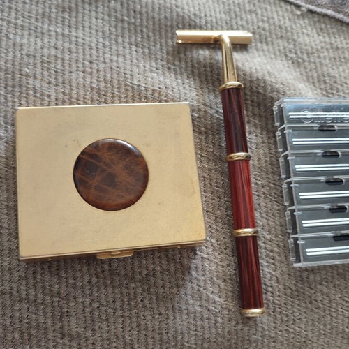 Vintage brass travel shaving set with 2 razors, case & 5 blades