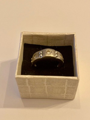 Silver ring with zircon like new