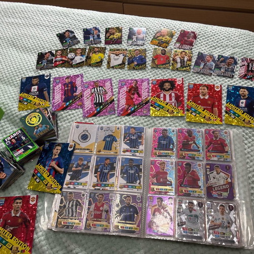 FIFA 365 football cards like new, album with 270 cards and 350 loose