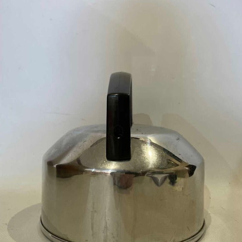 Vintage kettle old style used with minor wear 22x23