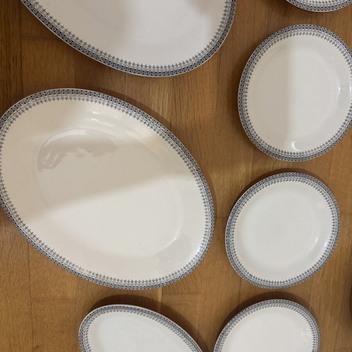 Candia vintage porcelain dinnerware set used, 32 pieces