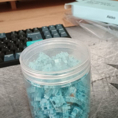 Akko Creamy Blue switches like new, pack of 90