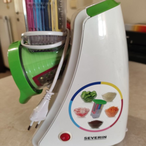 Severin multifunctional slicer with 5 stainless steel blades