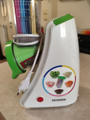Severin multifunctional slicer with 5 stainless steel blades