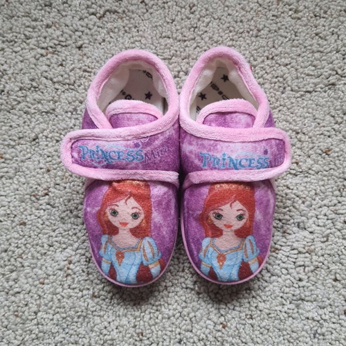 Gezer slippers size 28 like new, pink multicolor