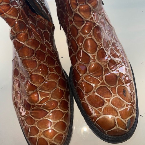 Women's boots up to the knee with chain like new, brown, size 39
