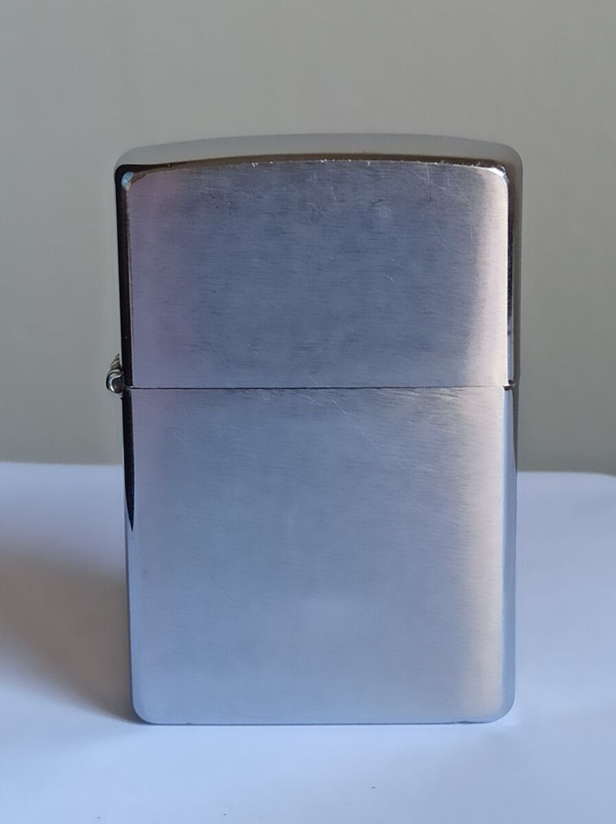 Zippo vintage lighter 2000 used, classic… - € 20,00 - Vendora.cy