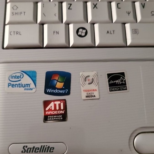 Toshiba laptop μεταχειρισμένο με θέμα στην οθόνη και εξωτερική οθόνη HDMI