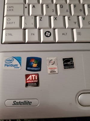 Toshiba laptop μεταχειρισμένο με θέμα στην οθόνη και εξωτερική οθόνη HDMI