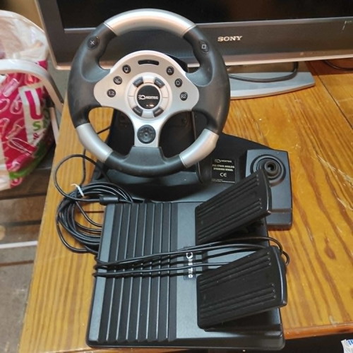 Nextec PS2 Cyber Analog Steering Wheel like new with pedals