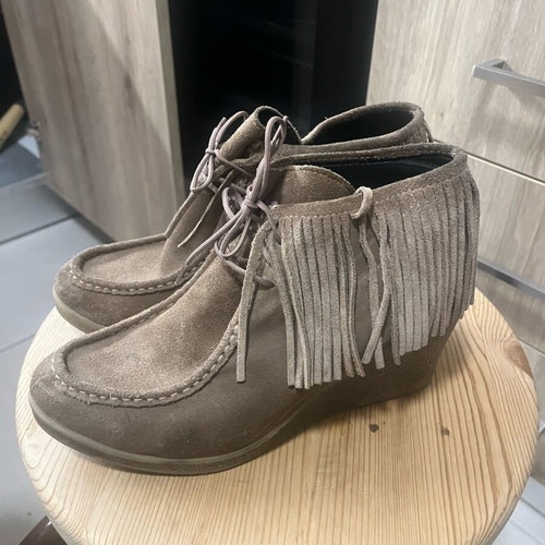 Castor boots like new, beige with fringes, size 39