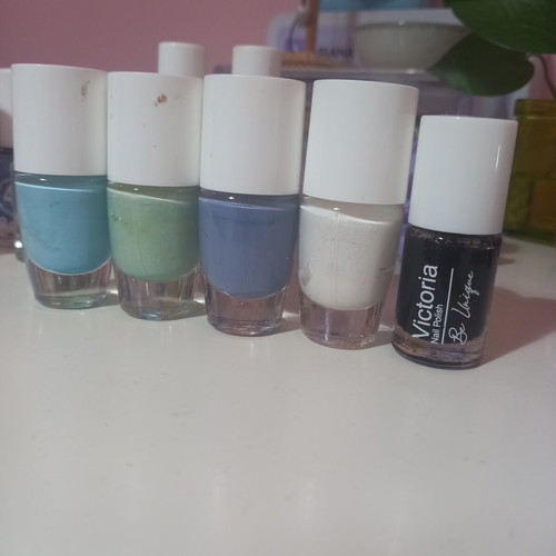 Nail polish set like new, 13 pieces