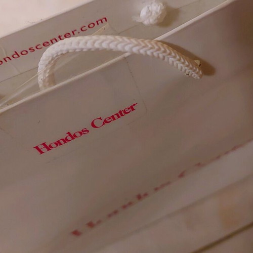 Hondos Center and Attica gift bags like new, small paper